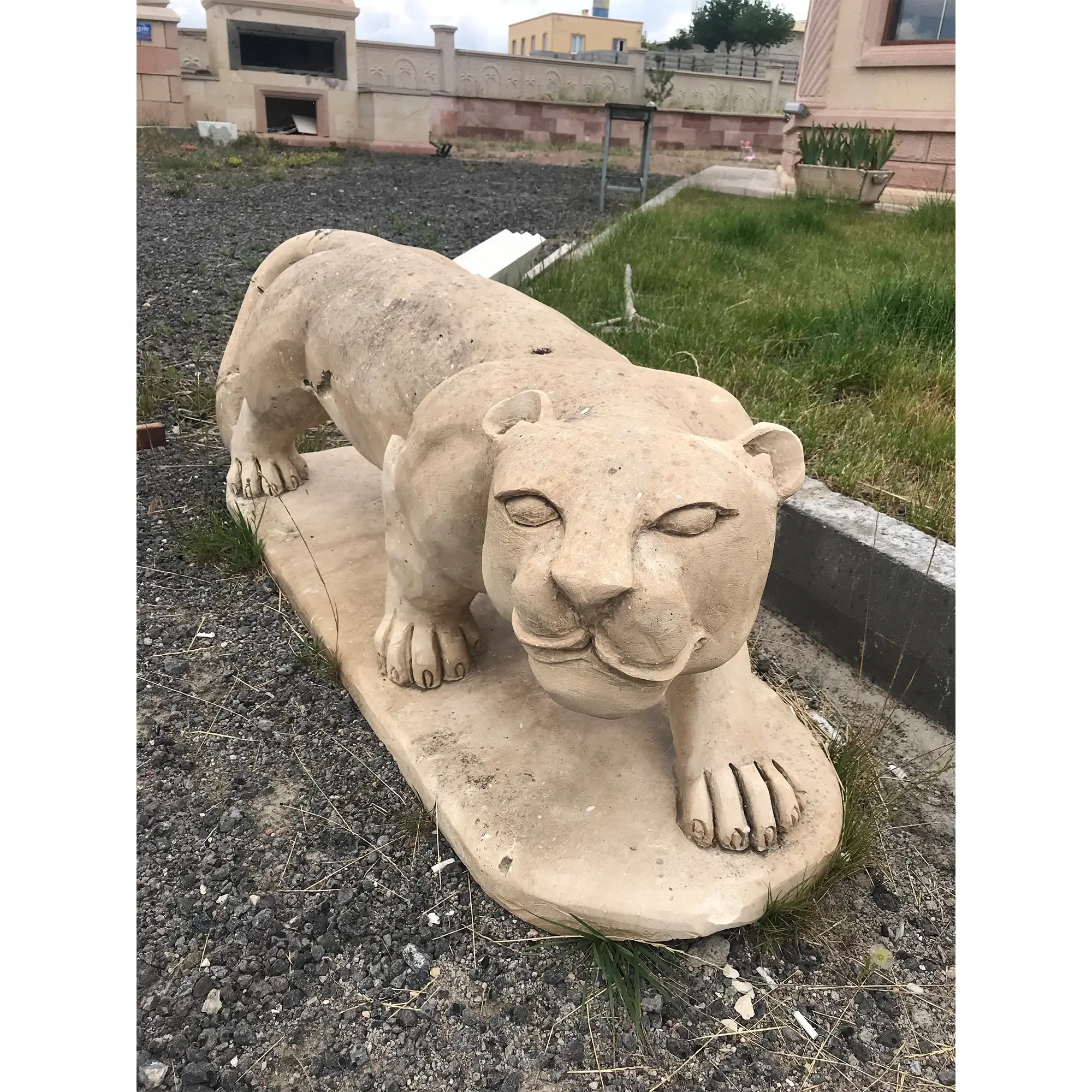 Doğaltaş Aslan Heykeli